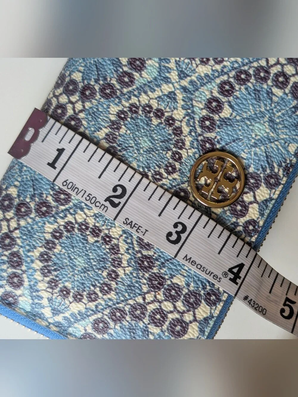 Tory Burch Blue and Cream Patterned Wristlet with Gold Logo